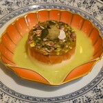 横濱元町 霧笛楼 - 富士トラウトの自家製スモークのブランマンジェ 蕪のピューレと菊の香り