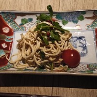 真皿 - 蒸し鶏と押し豆腐のヌードルサラダ