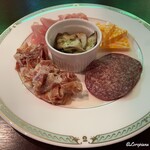 サンダンス - 盛合せにはチーズや茄子のチーズ焼も