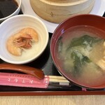 シーラス ファクトリー - 海老と味噌汁