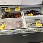 シーラス ファクトリー - 魚も売ってます