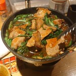 モツヤキ 刺身 肉ドウフ ナミヨセ2117 - タレを投入　いい加減になったところで火を消す