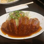 洋食の朝日 - キレイなピンク色のミディアムレア