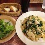 ビストロ アンプル 南欧食堂 - パスタランチ(小柱と干しえびとかぶのペペロンチーノ、780円）