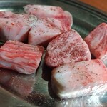 ホルモン・焼肉 一休亭 元 - 近江牛中落ちカルビ