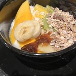 Almadina Smart Luxury - ヨーグルト、フルーツ、シリアル