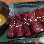 ホルモン・焼肉 一休亭 元 - 入荷時限定！特選上レバー