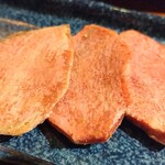 ホルモン・焼肉 一休亭 元 - 上塩タンハーフ