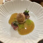 THE LISBETH - ⑦自然酪農で育てた豚ホホ肉のコンフィが入ったパンケーキ 豚骨ソース ザワークラウトクリーム