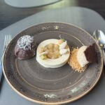 Romantik Hotel Kieler Kaufmann - ③フォンダンショコラ バニラ 洋梨 アーモンドのムース 塩アイスクリーム 15€≒2433円