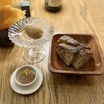 THE LISBETH - ③自家製パン ブラウンバター ソーセージとザワークラウトキャベツのピュレ