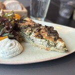 Romantik Hotel Kieler Kaufmann - ①ケールと洋梨のキッシュ サラダ くるみ ハーブサワークリーム 23.5€≒3811円