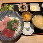 炉端焼き 鷹島本まぐろ 魚然 - 