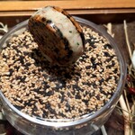 ラチュレ - 燻製鯖、男爵芋、黒胡麻チュイル