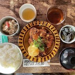 常衛門食堂 - 鶏からおろしポン酢定食ご飯大盛り¥1450内　ご飯大盛り小盛り無料。全体的に優しい味付け。鶏からは中プリっとしている。小鉢の量もたっぷりで食べでがある。