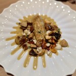 Geranium - ⑫ヒラメのフィレムーズにエンガワを詰め、ピクルスしたエルダーベリーとキノコのソース