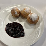 aquavit - ②パンケーキのパフ 自家製ブラックカラントのコンポート45DKK≒986円