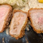 とんかつひなた - 適度な肉と脂が漢方三元豚の美味しさ。