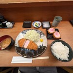 とんかつひなた - 豚汁とお新香は余り褒められません。