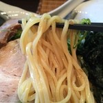 ばっは -  麺のコシは強く食感良しでした。つけ麺の麺と同じもの。
