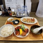 餃子と唐揚げ 犀のツノ - 