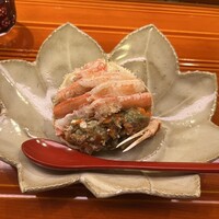 味 ふくしま - せこがにの蒸し寿司。綺麗にならんだ蟹の味の下には卵を和えたご飯がぎっしり。贅沢のきわみ。