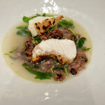 Ristorante Ecru - 九絵、皮目をこんがりと炙って
      米と黒豆の香ばしい焼きリゾット
      アサリと軍鶏の出汁でアクアパッツァのように