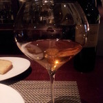 インカント -  次のは酸味が抑えられたしっかりした自然派の白のように感じましたが、、色が濃いでんな。おっさん色恋のほうがいいなぁ。＾＾