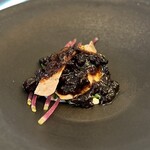 プレゼンテ スギ - ⑪コジュケイ蒸し焼き アライグマのミンチとソラマメ豆板醤と干し葡萄のソース 豆乳に勝浦産にがりを加えたおぼろ豆腐