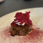 プレゼンテ スギ - ⑮キョンの温製タルタル ひば油マヨネーズ 発酵紫キャベツ