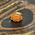 プレゼンテ スギ - ④千葉の魅力（房総産伊勢海老の自家製塩麹タルタル、伊勢海老パウダーのホワイトチョコレート、伊勢海老シート、アリッサム）