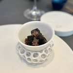 プレゼンテ スギ - ⑦Sugiのブラックサンダー（フォアグラ、栗、山栗、エスプレッソとアマゾンカカオのソース、ブラックココアクッキー、アマゾンカカオ）