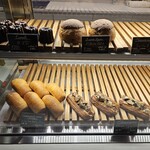 レガレヴ - パンのショーケース①夕方なので少なめでした