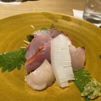 魚牛 - お刺身盛り合わせ（お皿を分けてもらえます）