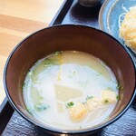 とんかつ よしだ - 青さ＋ねぎ＋麩＋ゆずの皮のお味噌汁