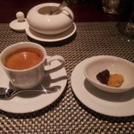 インカント -  はな、ごちそうさんでした。いつものエスプレッソダブルに小菓子ちゃん。