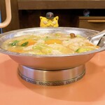 凰蘭 - チャンポン麺　980円(税込)  ※変わった形の器です