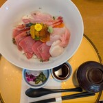 浜辺 - 特選海鮮丼2750円