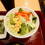 なか卯 - 冷たくてシャキシャキのサラダ。