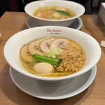 黄金の塩らぁ麺 ドゥエイタリアン 市ヶ谷本店 - 具だくさん塩らぁ麺