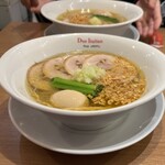 黄金の塩らぁ麺 ドゥエイタリアン 市ヶ谷本店 - まさに黄金の塩らぁ麺