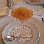 ル・ブルギニオン - スペシャリテの人参のムースウニコンソメのジュレ
