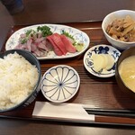 定食 くぅべ - アジのタタキとマグロ定食