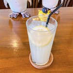 バランタイン - レモネード　640円(税込)  ※高いだけあって、なかなかのジャンボサイズ