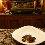 ラ･メゾン･デュ･ショコラ 丸の内店 - 飲み物につくショコラ