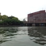 大阪屋 -  川面から見る大阪城。