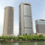 大阪屋 -  今では大阪にも近代的なビルが。