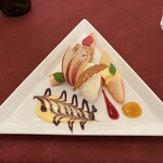 サーラ・マンジェ・ドゥ・クール  - 