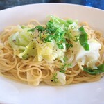 カフェ ラ トラヴィアータ - キャベツとパプリカのアンチョビオイルソース