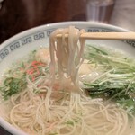 Din’s & - 海老ワンタン麺 麺リフトアップ